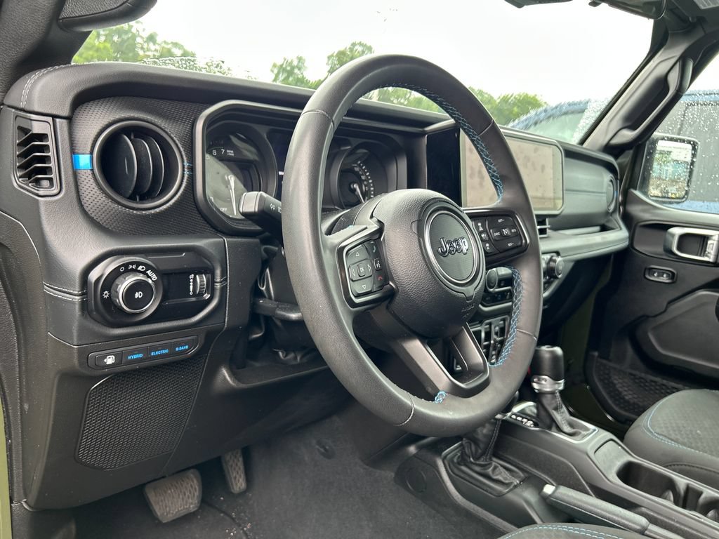 Used 2024 Jeep Wrangler Unlimited Rubicon 4xe AWD/4WD image 10