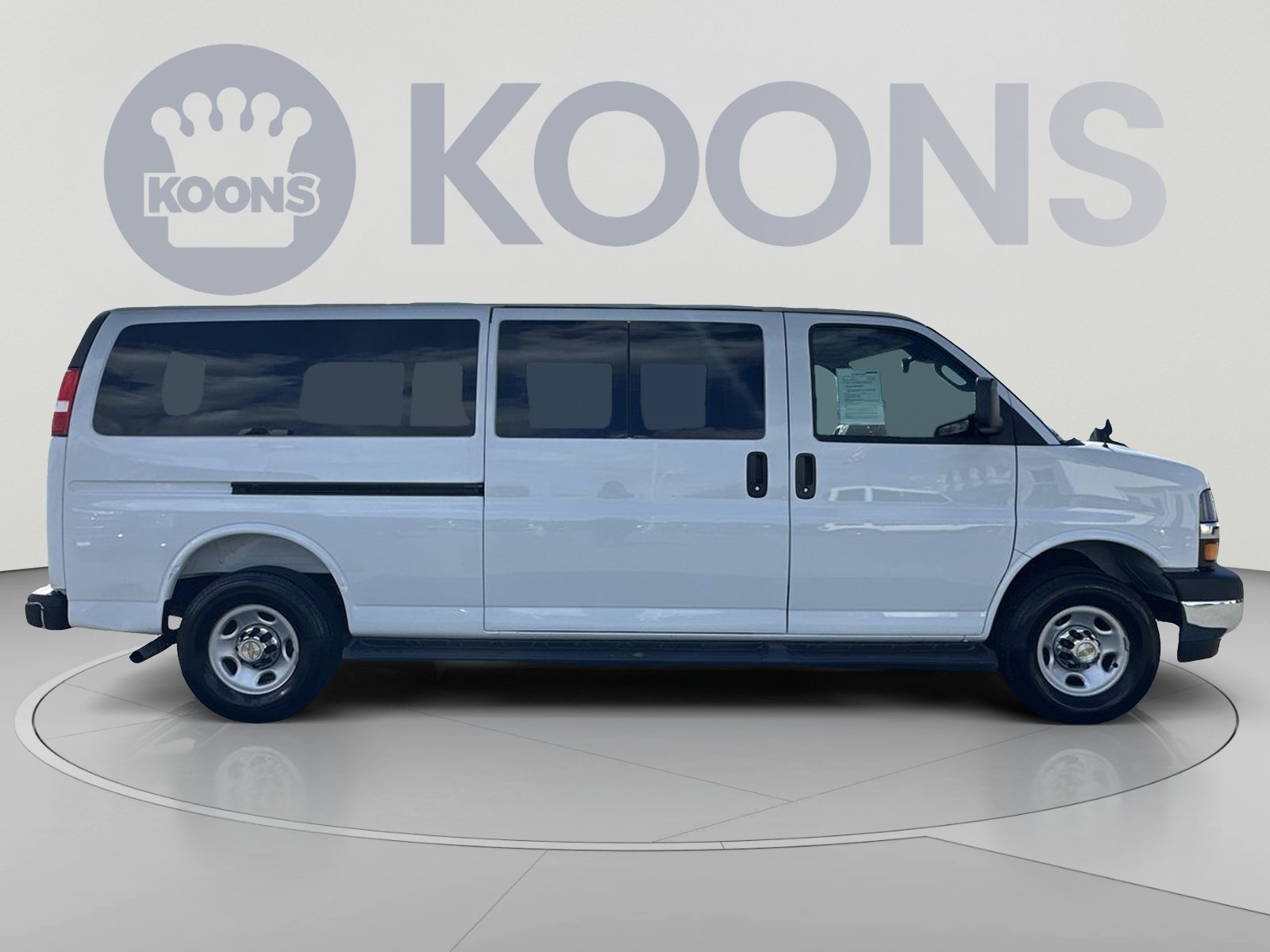 Used 2025 Chevrolet Express 3500 LT w/ LT Preferred Equipment Group RWD image 12