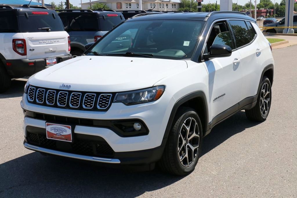 Used 2025 Jeep Compass Limited AWD/4WD image 2