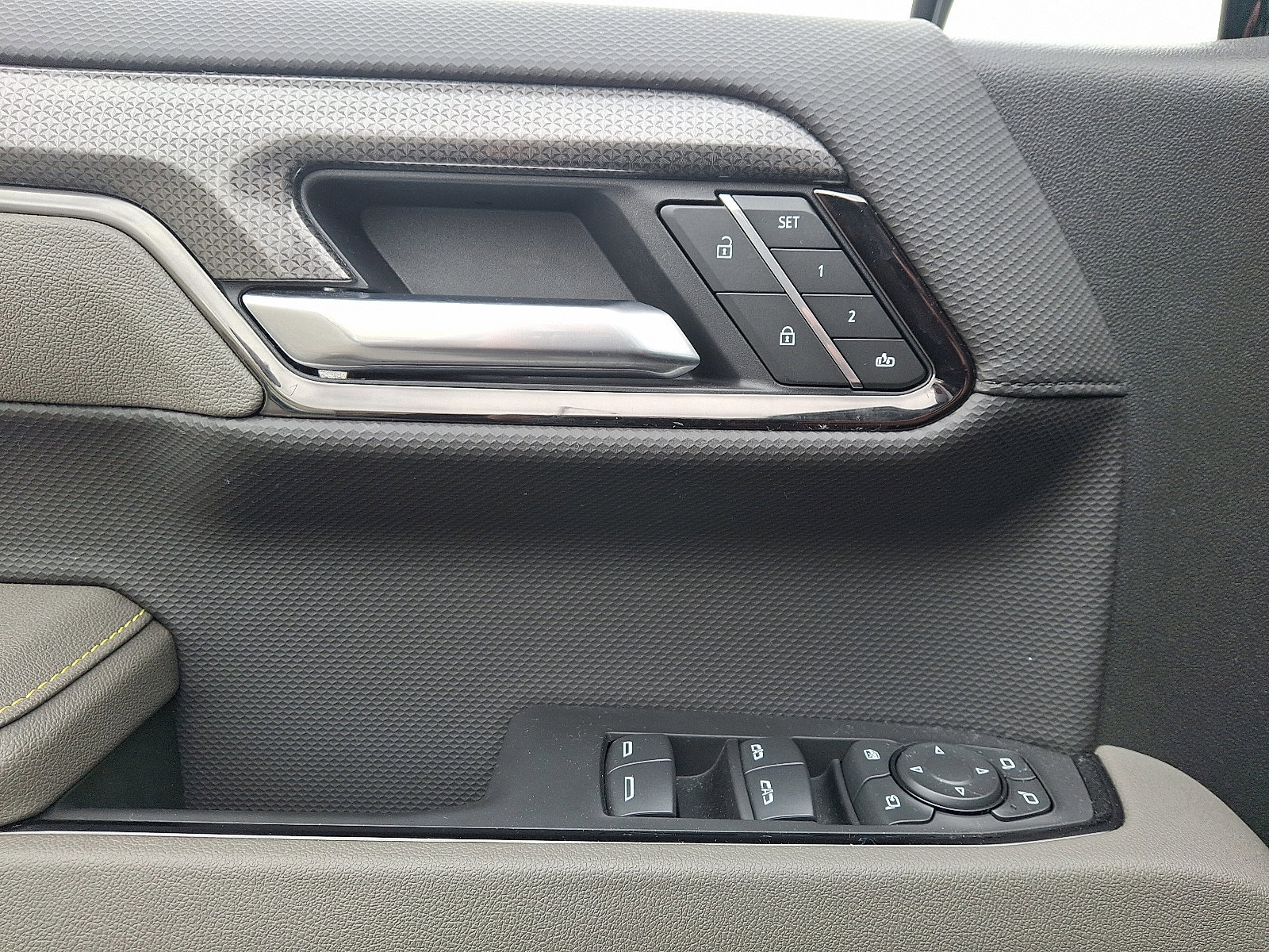 Used 2025 Chevrolet Silverado 1500 ZR2 image 13