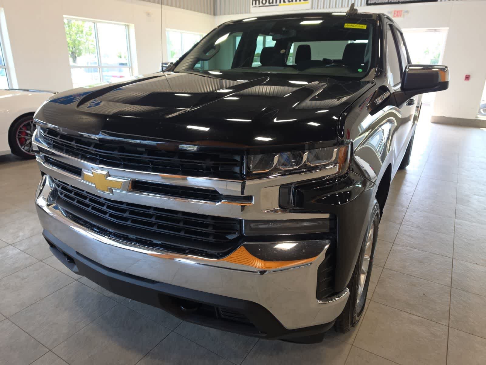 Used 2021 Chevrolet Silverado 1500 LT w/ LPO, Liner Protection Package AWD/4WD image 2