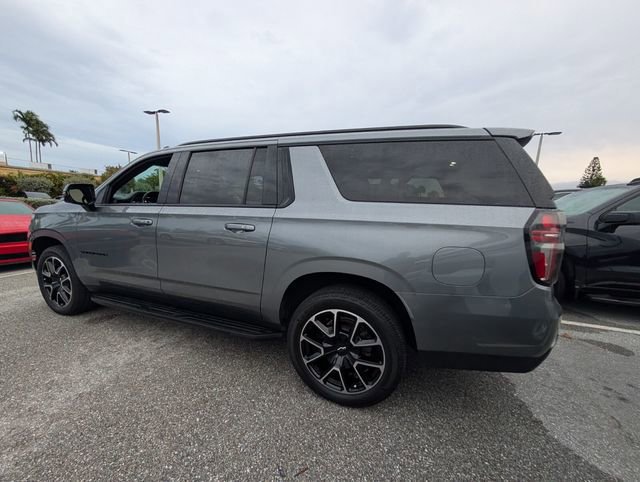 Used 2022 Chevrolet Suburban RST w/ Luxury Package image 2