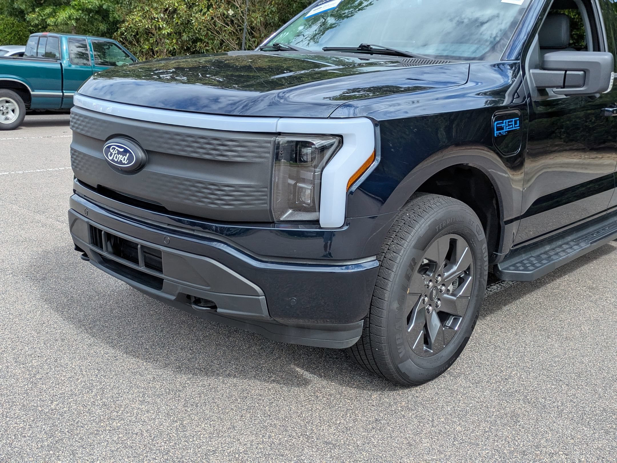 Certified 2025 Ford F150 Lightning Flash AWD/4WD image 10