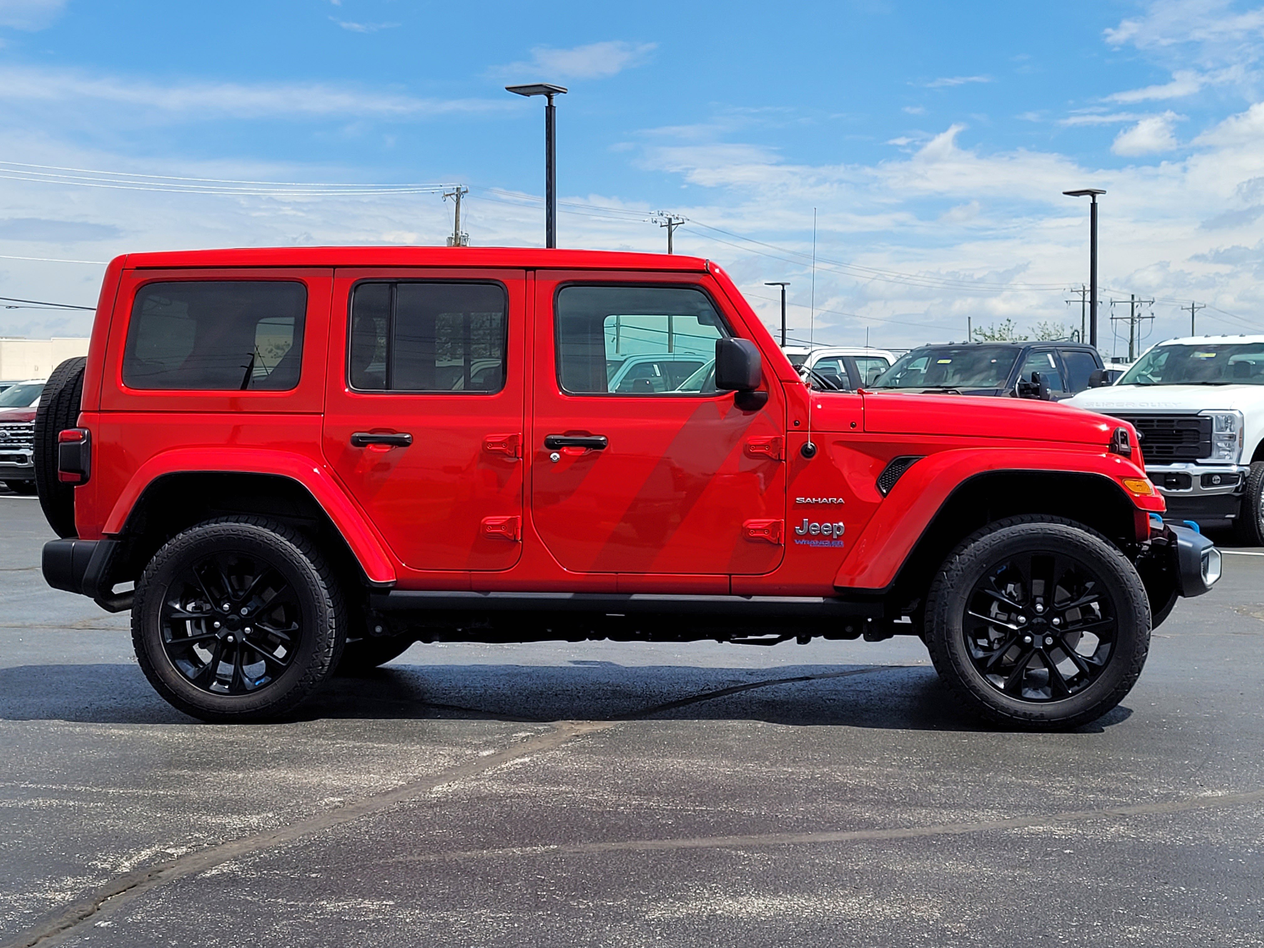 Used 2022 Jeep Wrangler Unlimited Sahara w/ Cold Weather Group AWD/4WD image 2