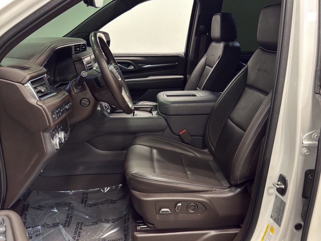 Used 2021 GMC Yukon Denali w/ Denali Premium Package image 10
