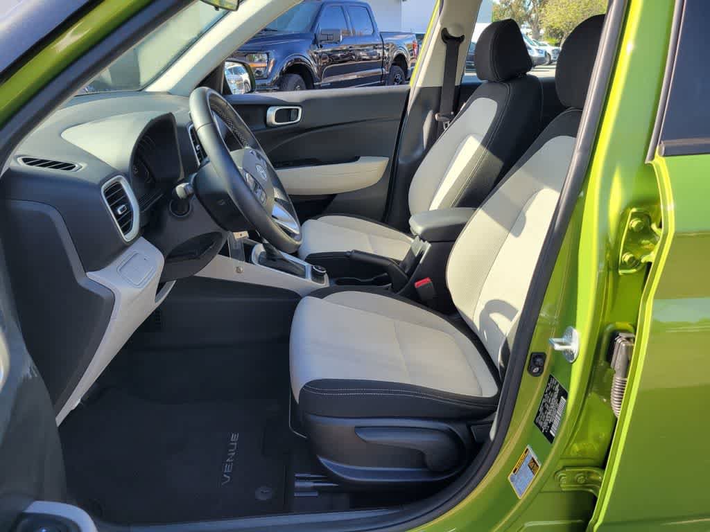 Used 2023 Hyundai Venue SEL FWD image 11