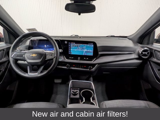 Used 2026 Chevrolet Equinox LT AWD/4WD image 3