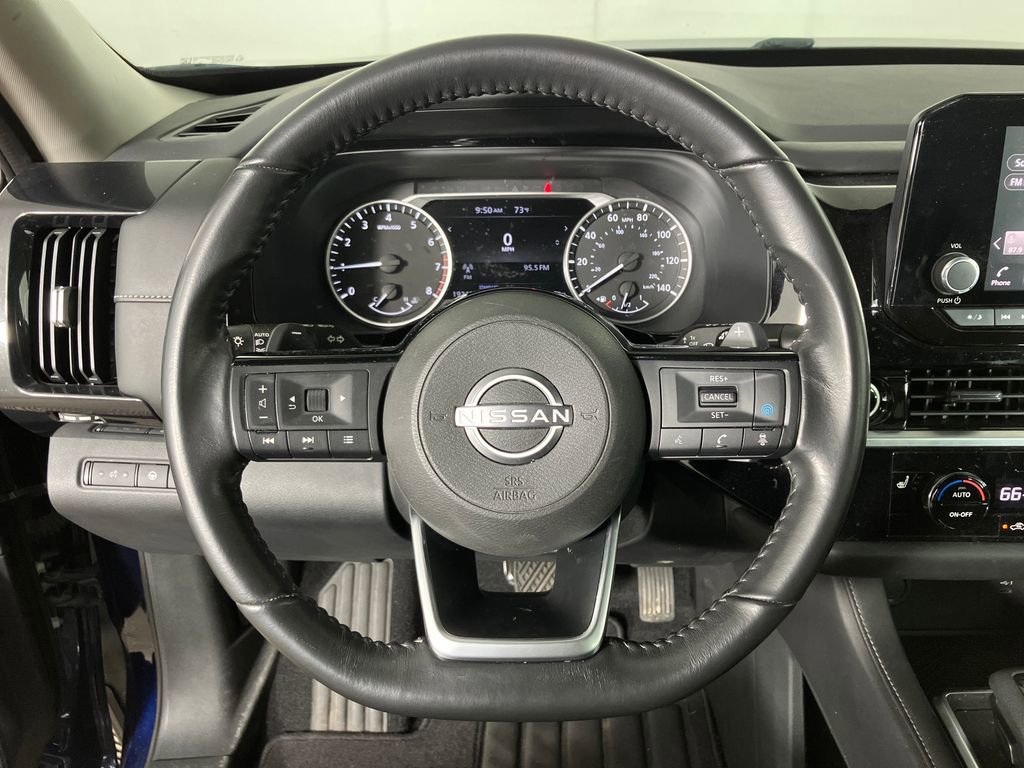 Used 2022 Nissan Pathfinder SV w/ SV Premium Package image 16