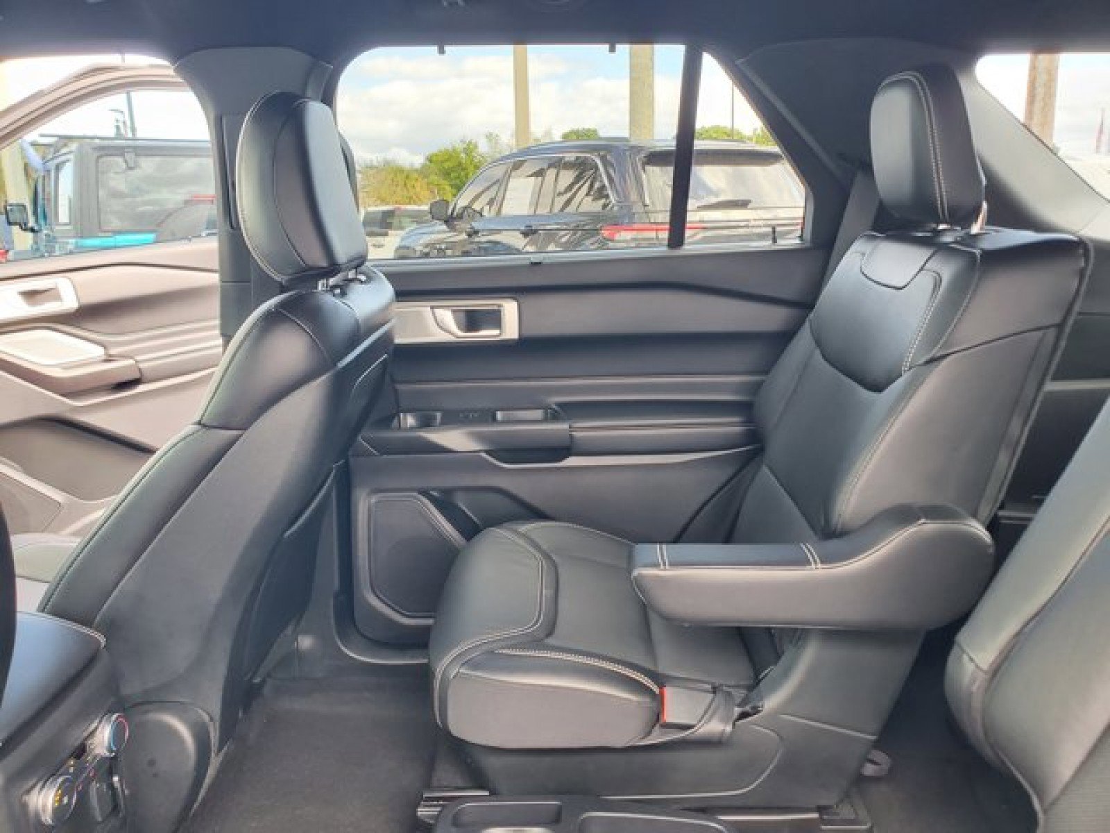 Certified 2020 Ford Explorer ST w/ Premium Technology Package image 28