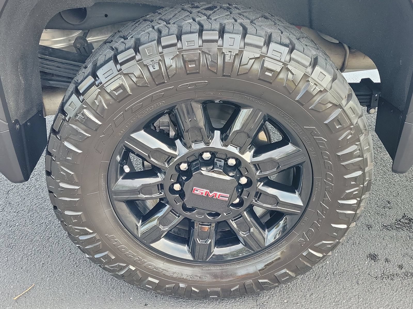 Used 2024 GMC Sierra 2500 AT4 w/ AT4 Premium Plus Package AWD/4WD image 5