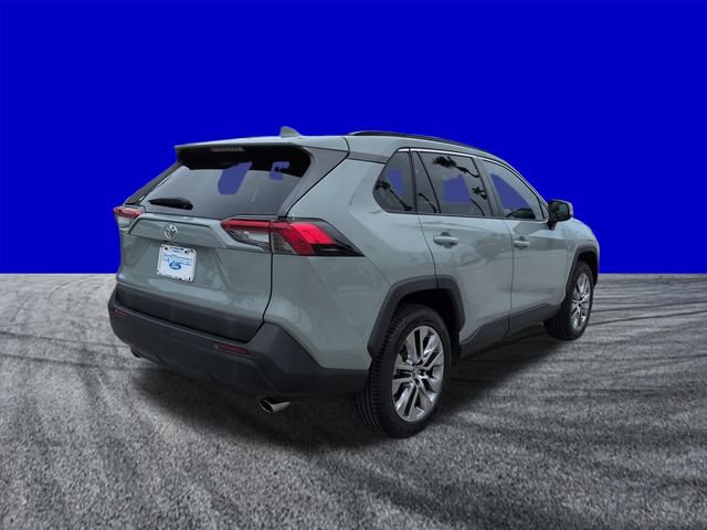 Used 2019 Toyota RAV4 XLE Premium w/ Cold Weather Package FWD image 4