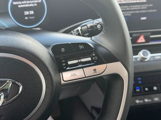 Used 2023 Hyundai Elantra Limited FWD image 17
