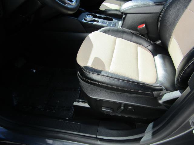 Certified 2022 Ford Escape Titanium w/ Titanium Elite Package image 16