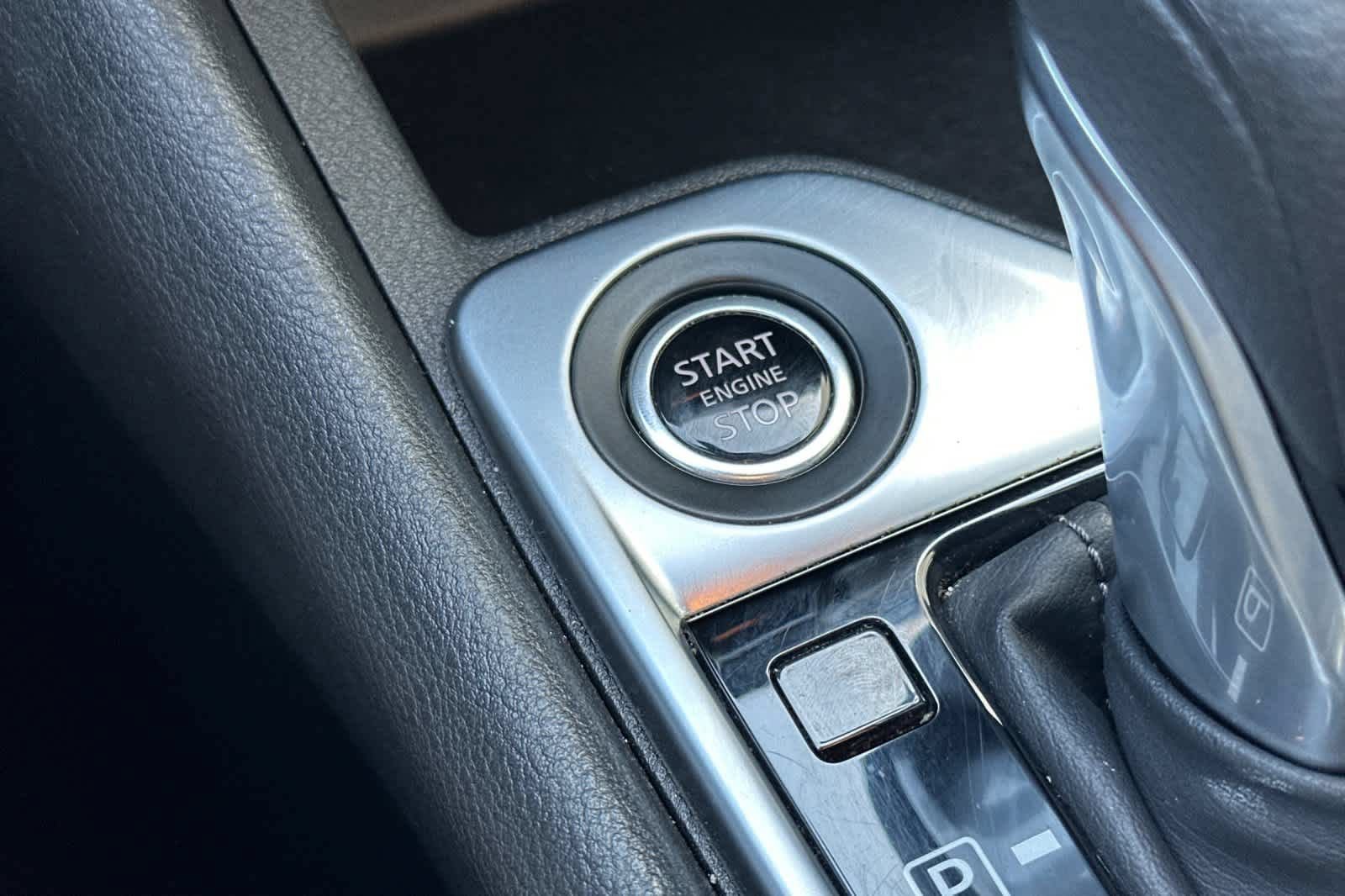 Used 2025 Nissan Sentra SV FWD image 22