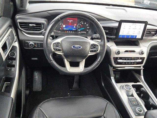 Certified 2021 Ford Explorer XLT w/ Equipment Group 202A AWD/4WD image 17