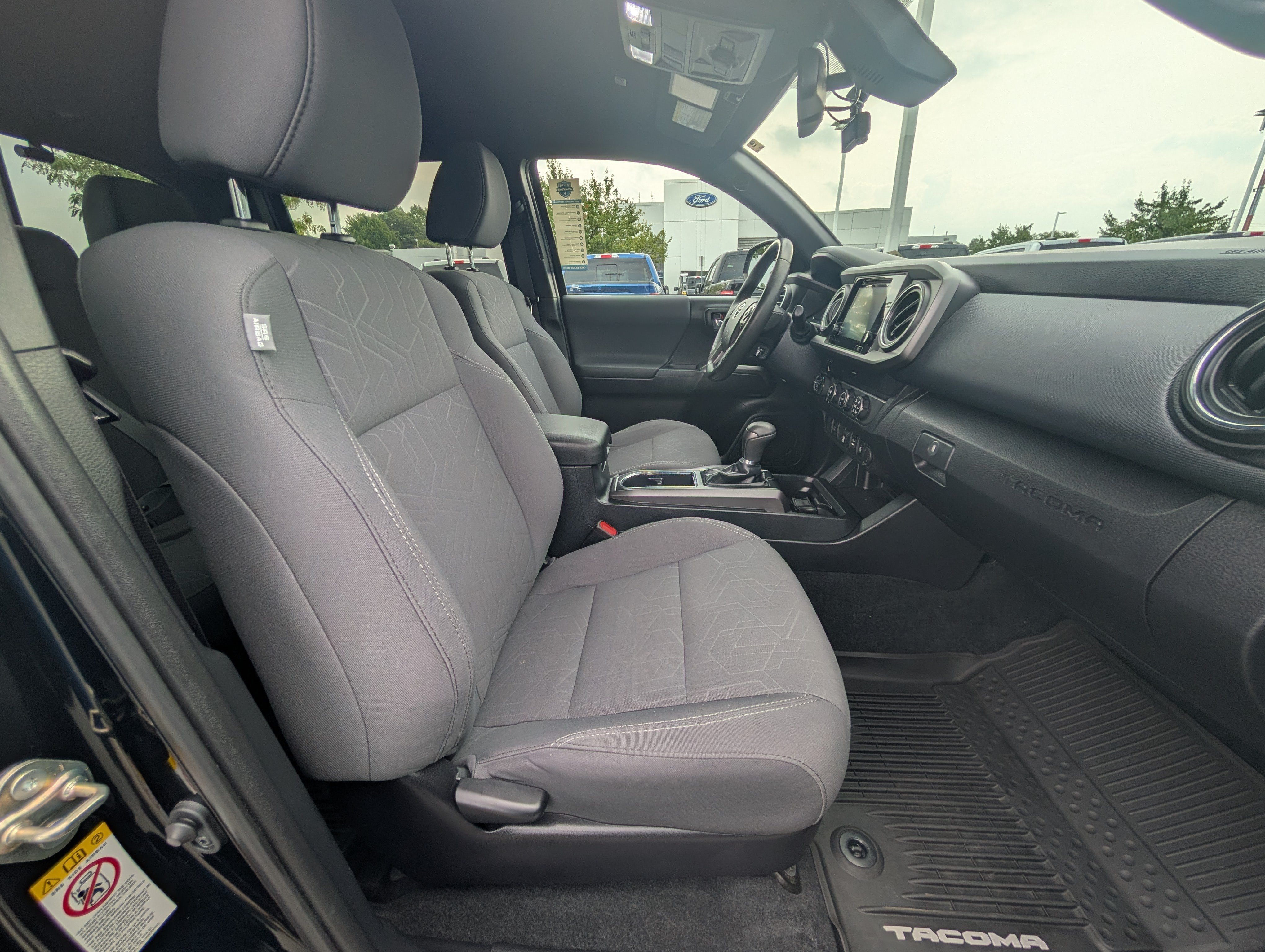 Used 2019 Toyota Tacoma TRD Off-Road AWD/4WD image 10