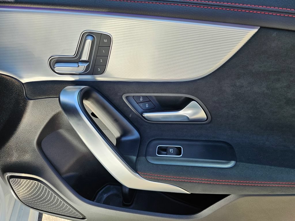 Used 2023 Mercedes-Benz CLA 250 image 11