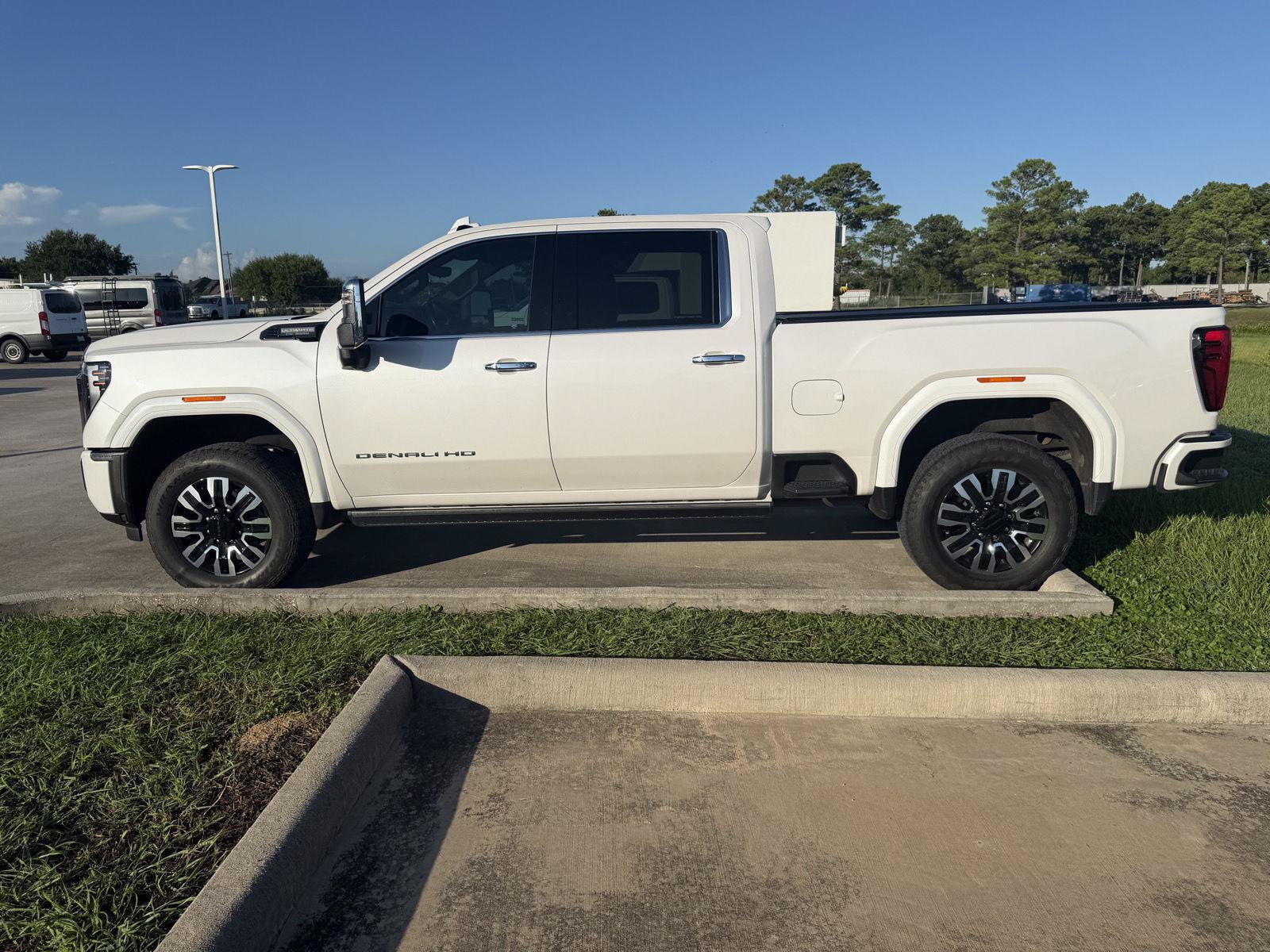 Used 2024 GMC Sierra 2500 Denali Ultimate AWD/4WD image 26