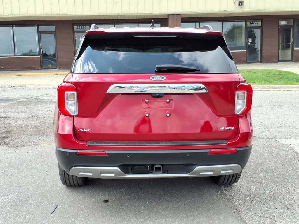 Certified 2023 Ford Explorer XLT w/ Equipment Group 202A AWD/4WD image 4