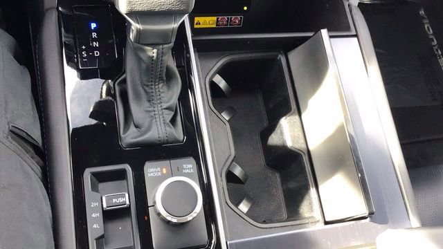 Used 2025 Toyota Sequoia Platinum image 35