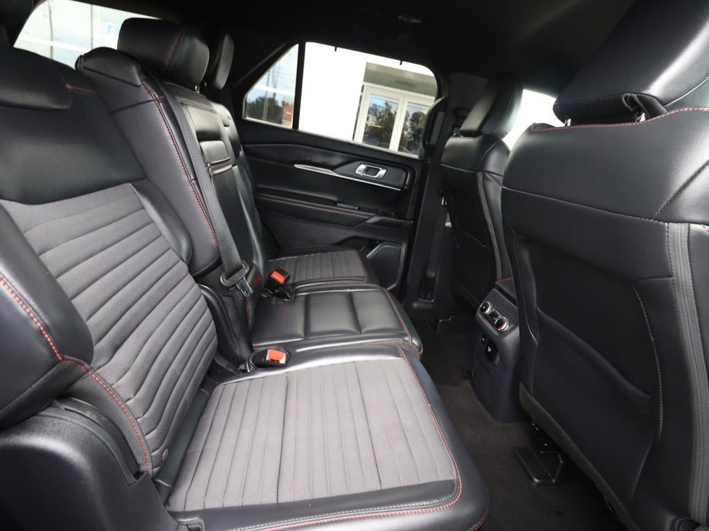 Certified 2025 Ford Explorer ST-Line w/ Premium Package image 23