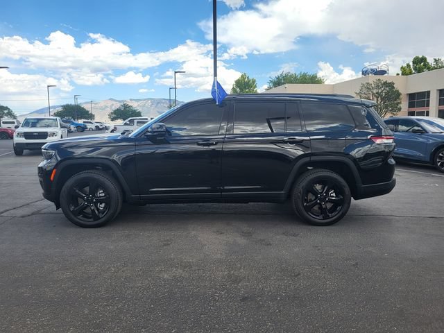 Used 2025 Jeep Grand Cherokee L Limited w/ Black Appearance Package RWD image 4