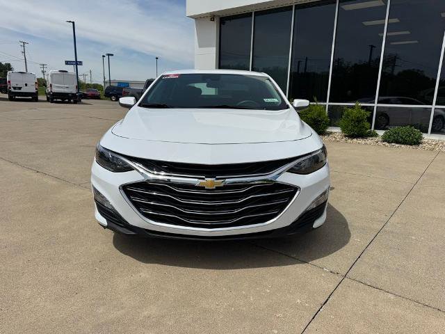 Used 2025 Chevrolet Malibu LT FWD image 2
