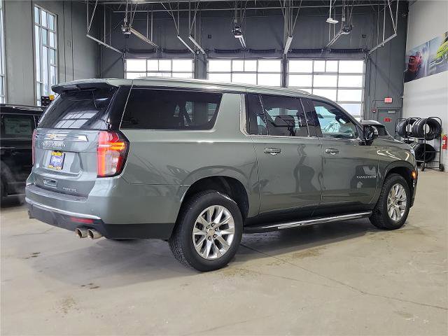 Used 2023 Chevrolet Suburban Premier image 3