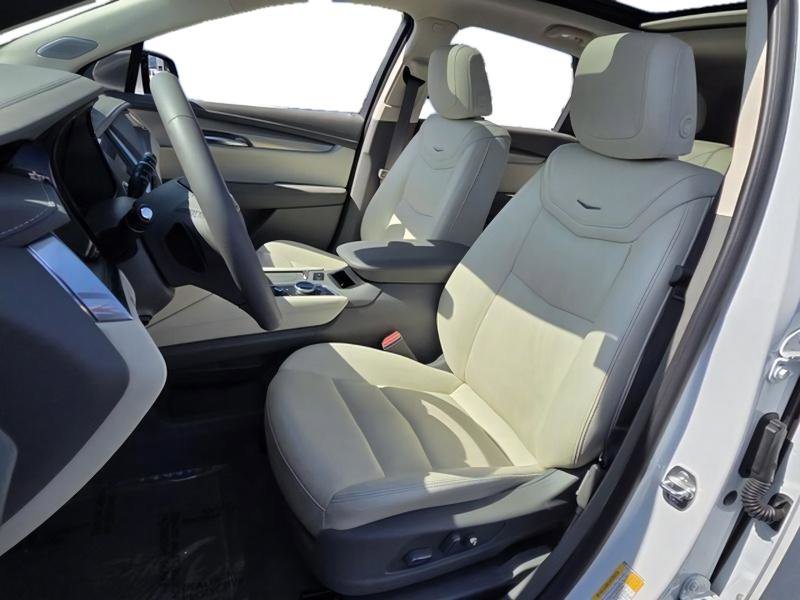 Used 2025 Cadillac XT5 Premium Luxury FWD image 7