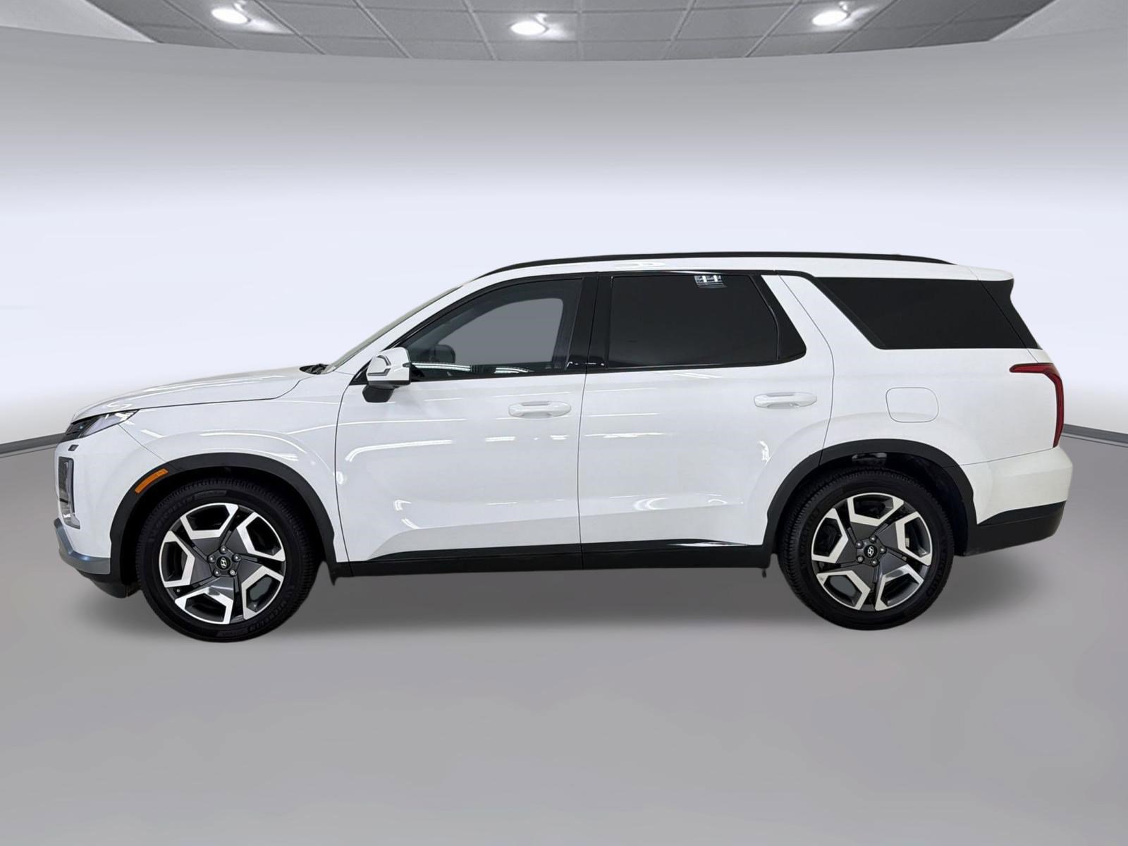 Used 2024 Hyundai Palisade Limited FWD image 2