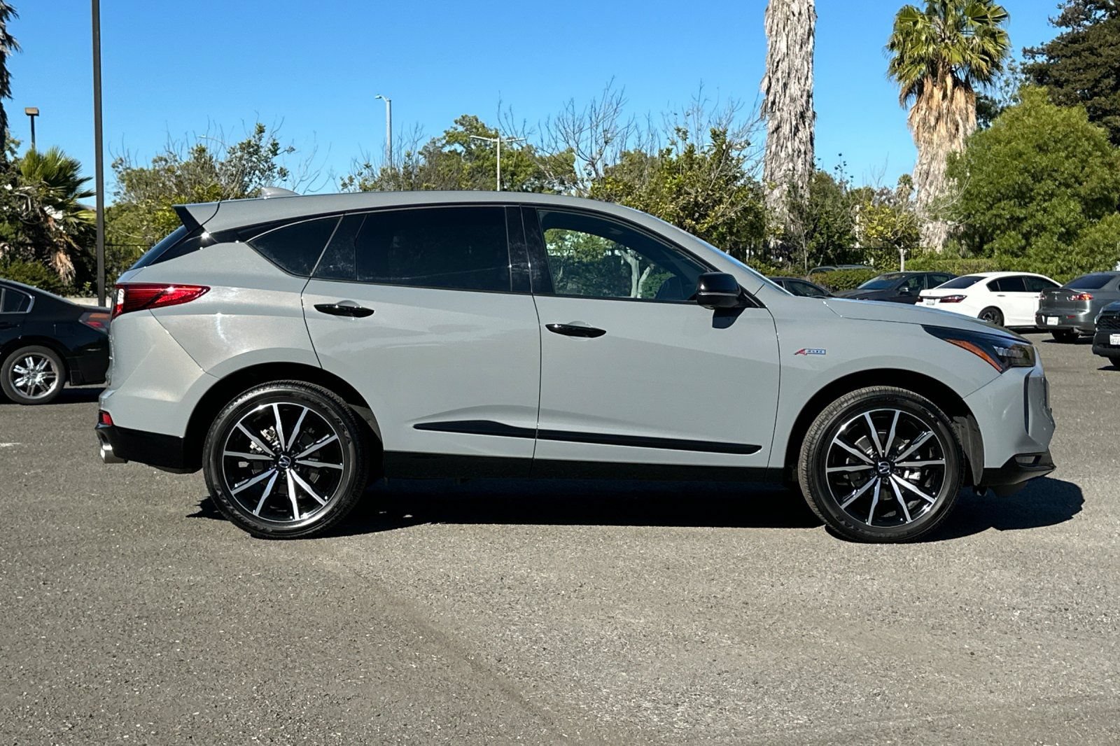 Used 2025 Acura RDX w/ Advance Package AWD/4WD image 2