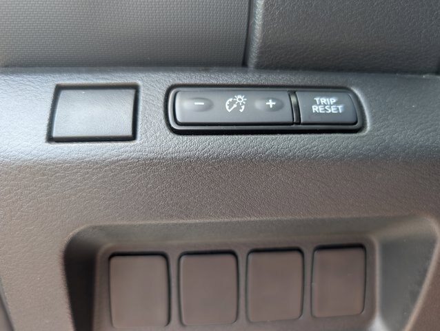 Used 2024 Nissan Frontier SV AWD/4WD image 23