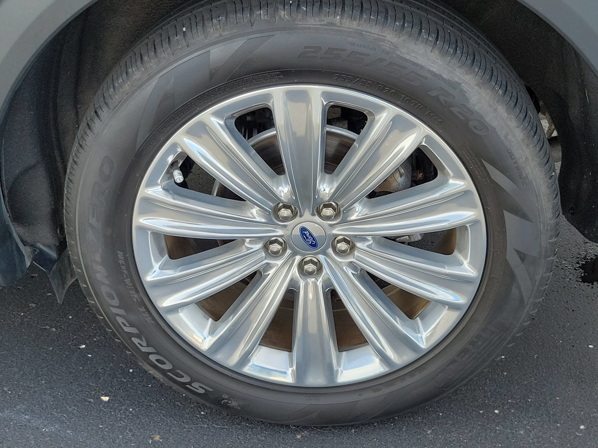 Certified 2023 Ford Explorer Limited w/ Limited Technology Package RWD image 5