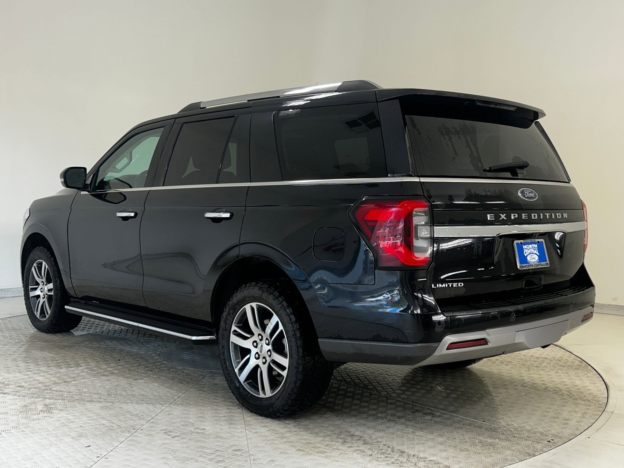 Certified 2023 Ford Expedition Limited image 3