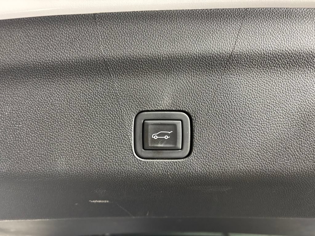 Used 2023 Chevrolet Tahoe Z71 w/ Luxury Package AWD/4WD image 35
