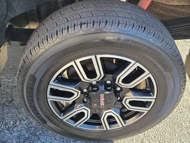 Used 2022 GMC Sierra 2500 AT4 w/ AT4 Premium Plus Package AWD/4WD image 9