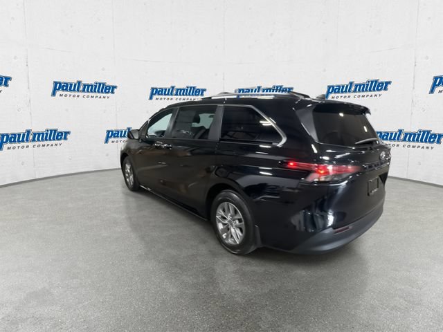 Used 2022 Toyota Sienna XLE FWD image 8