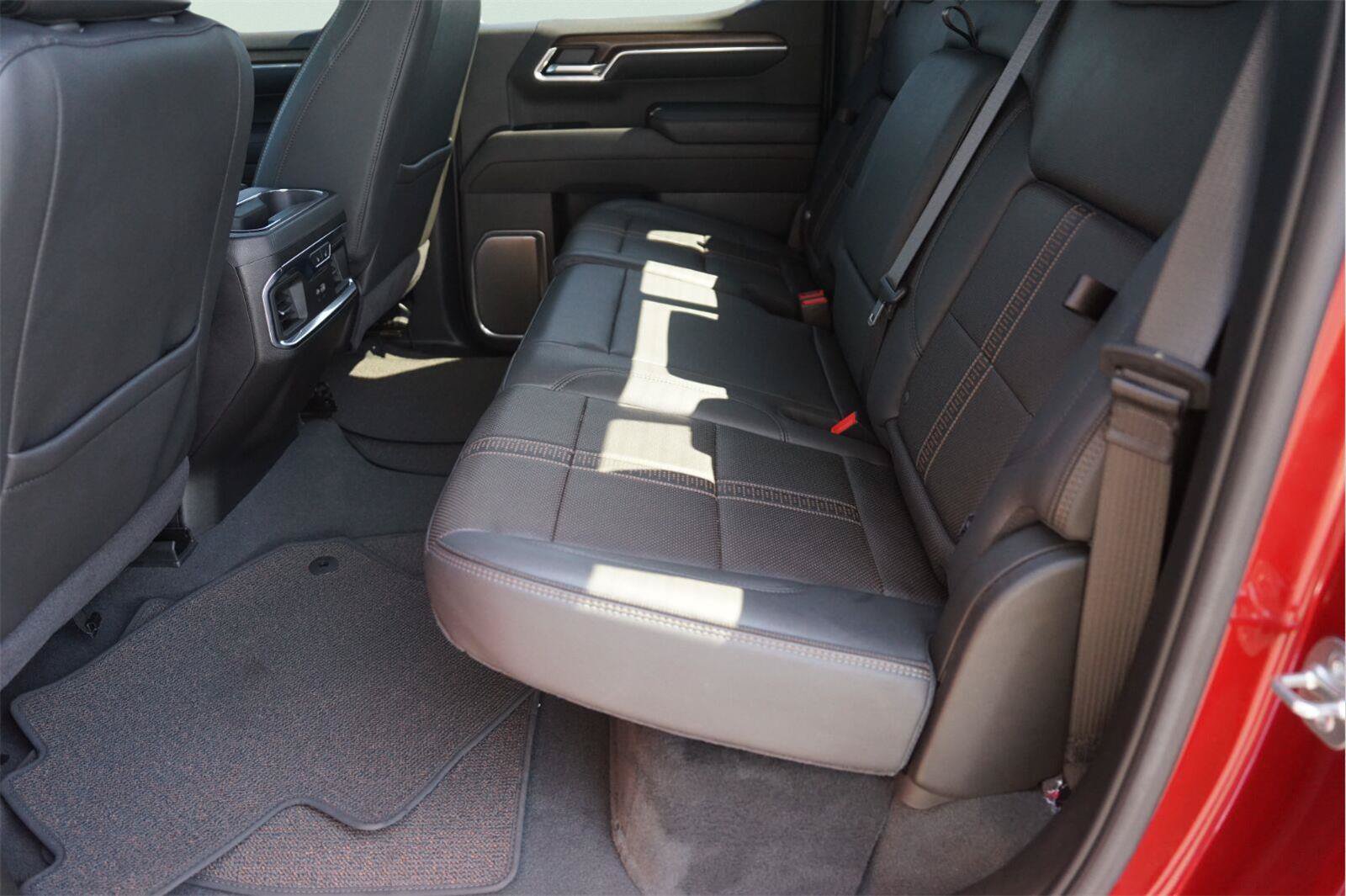 Used 2025 Chevrolet Silverado 1500 High Country AWD/4WD image 12