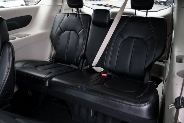 Used 2024 Chrysler Pacifica Touring-L image 22