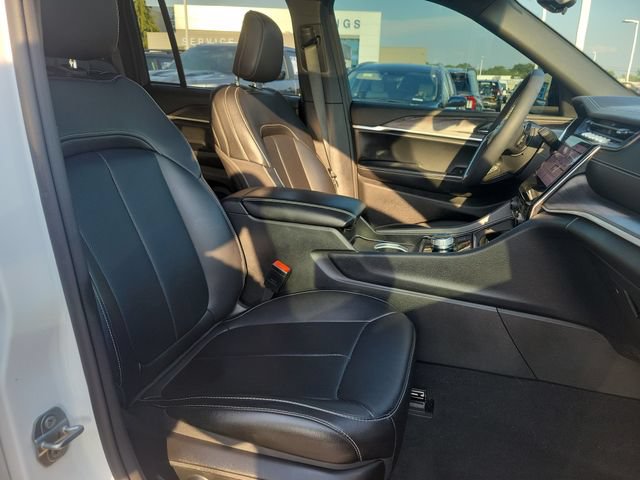 Used 2025 Jeep Grand Cherokee Limited w/ Luxury Tech Group II AWD/4WD image 31