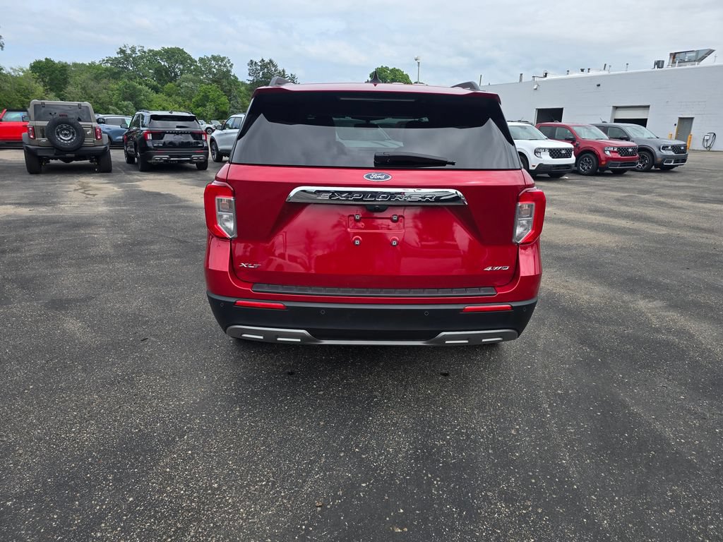 Certified 2023 Ford Explorer XLT w/ Equipment Group 202A AWD/4WD image 4