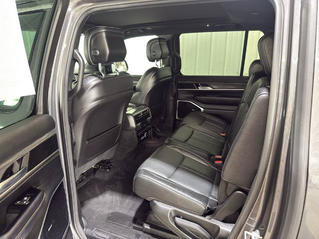 Used 2023 Jeep Wagoneer L Series III w/ Premium Group I AWD/4WD image 10