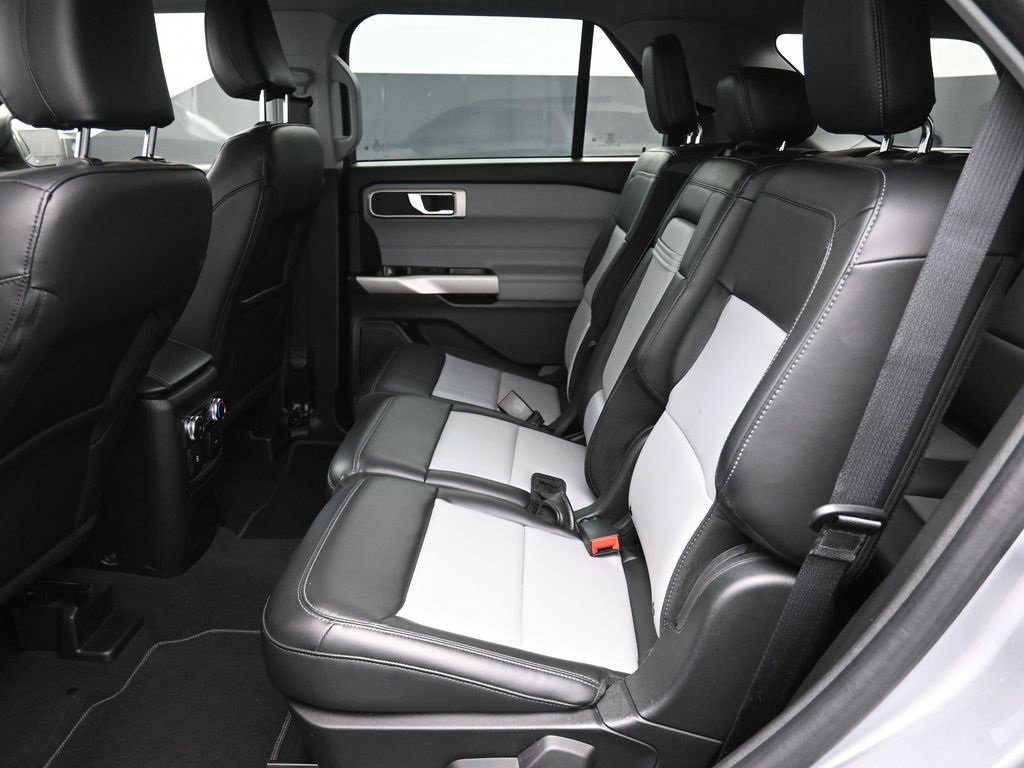 Certified 2022 Ford Explorer XLT w/ Equipment Group 202A image 26