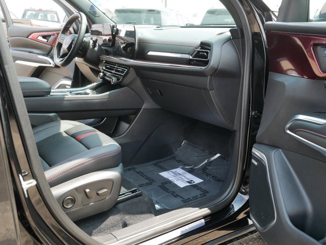Used 2025 Chevrolet Traverse RS w/ LPO, Floor Liner Package AWD/4WD image 21