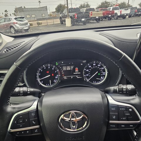 Used 2021 Toyota Highlander Limited image 19