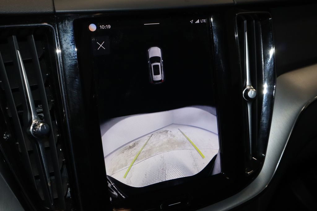 Used 2024 Volvo XC60 T8 Core AWD/4WD image 9