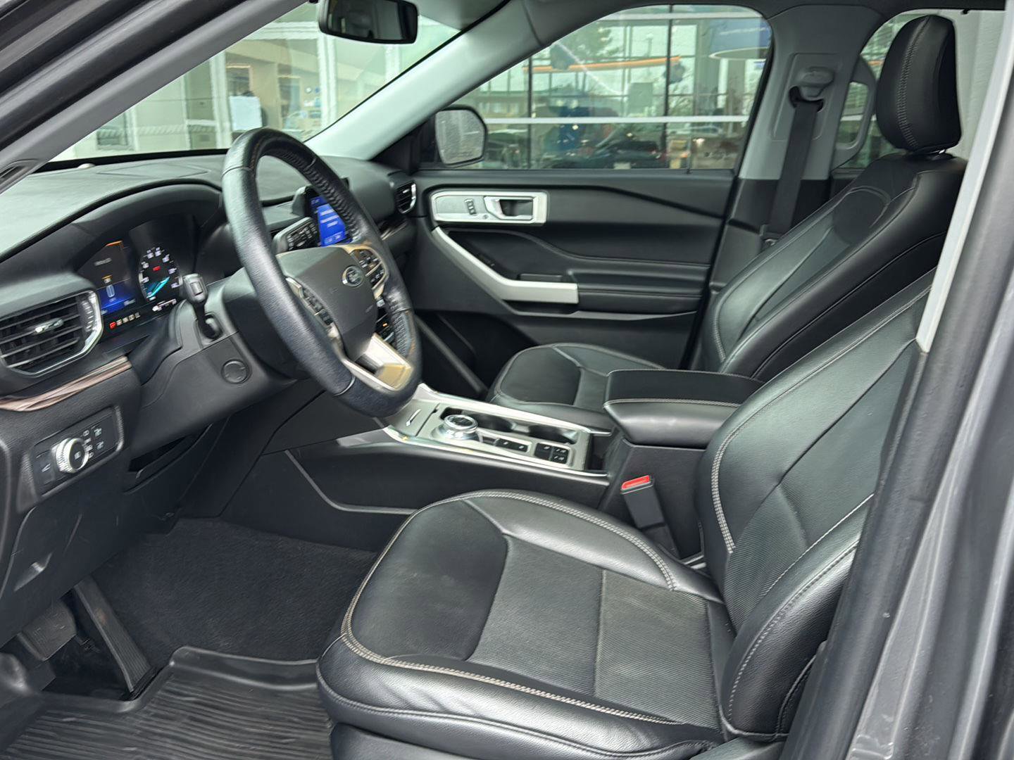 Certified 2022 Ford Explorer Limited w/ Equipment Group 301A image 8