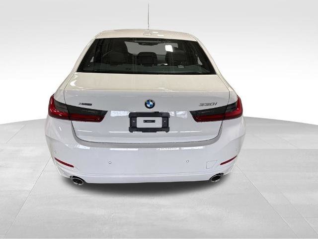 Used 2025 BMW 330i xDrive Sedan w/ Premium Package AWD/4WD image 5