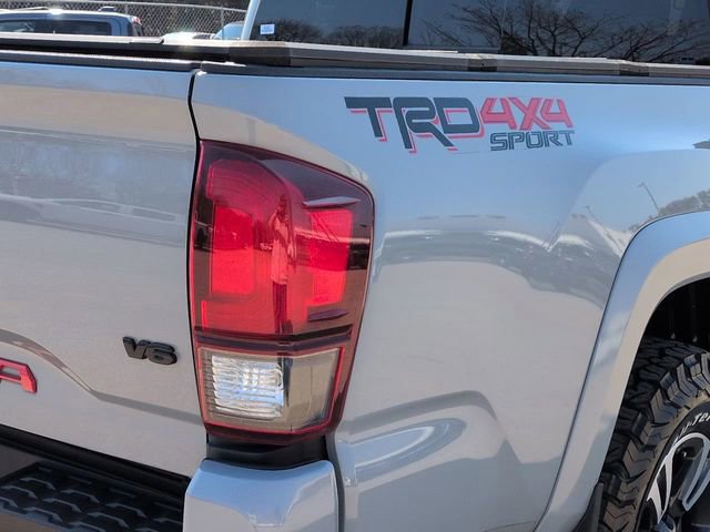Used 2019 Toyota Tacoma TRD Sport image 12