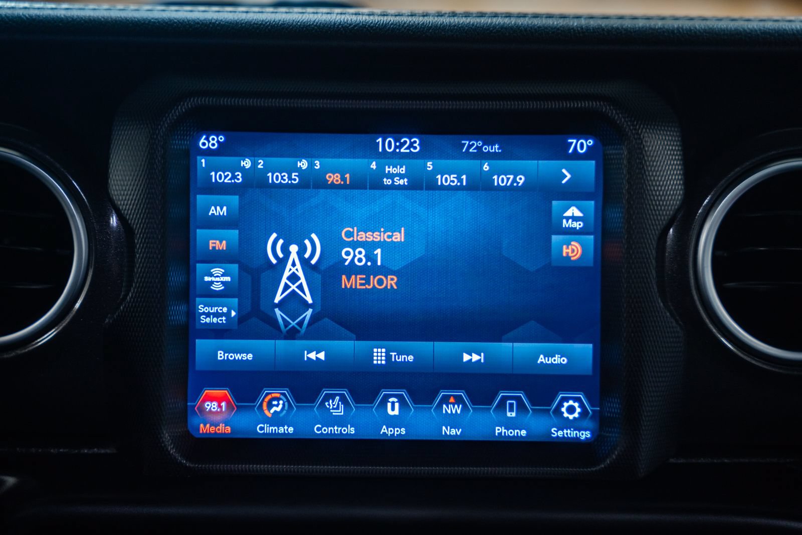 Used 2021 Jeep Wrangler Unlimited Sahara AWD/4WD image 26